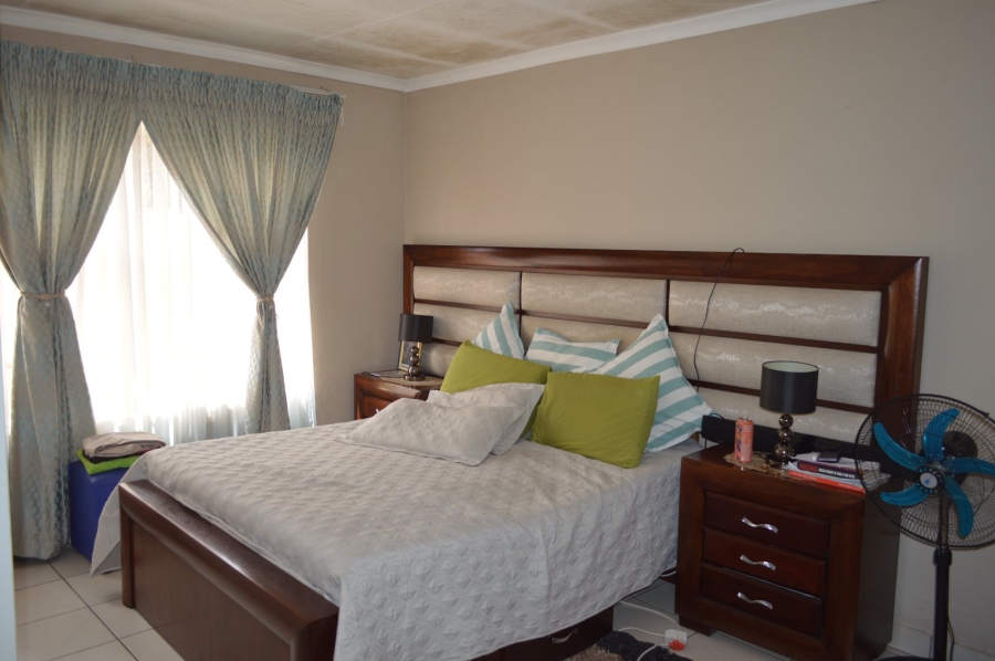 4 Bedroom Property for Sale in Flamwood North West